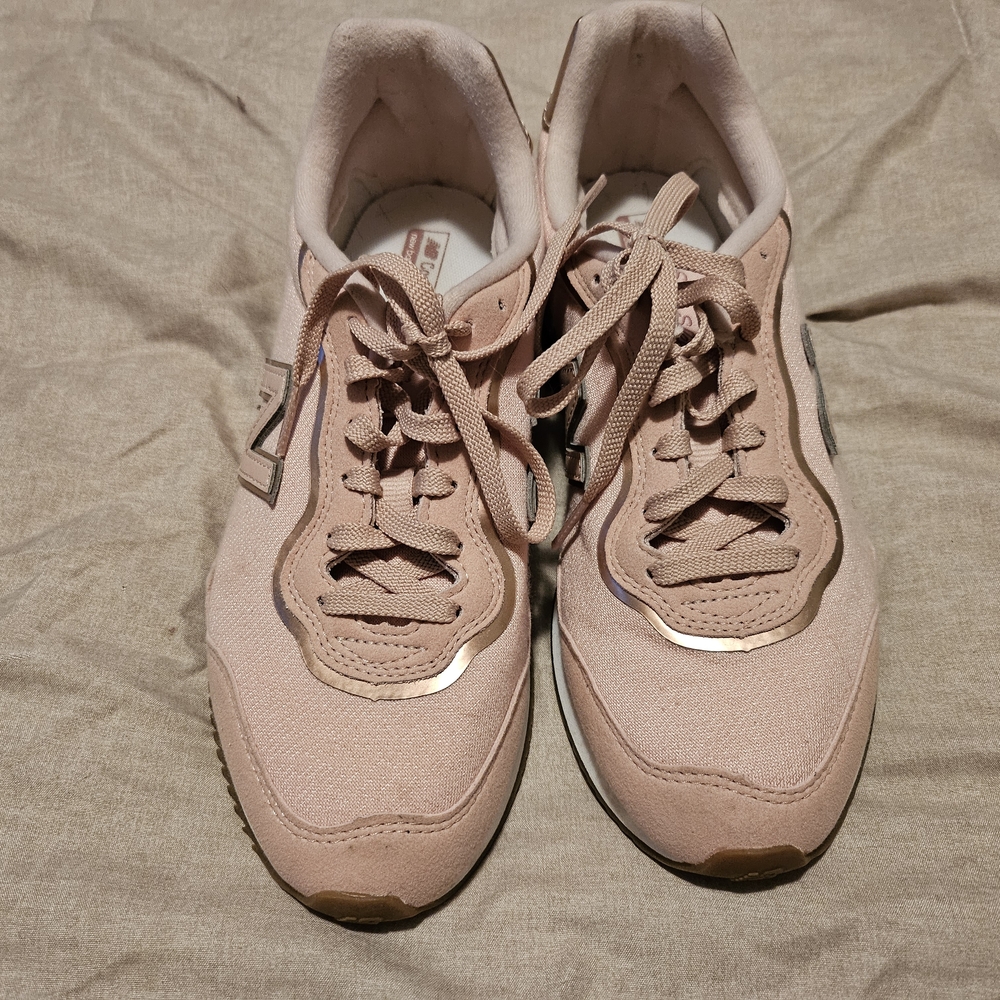 New Balance Pink Retro Shoes - Picture 2 of 5